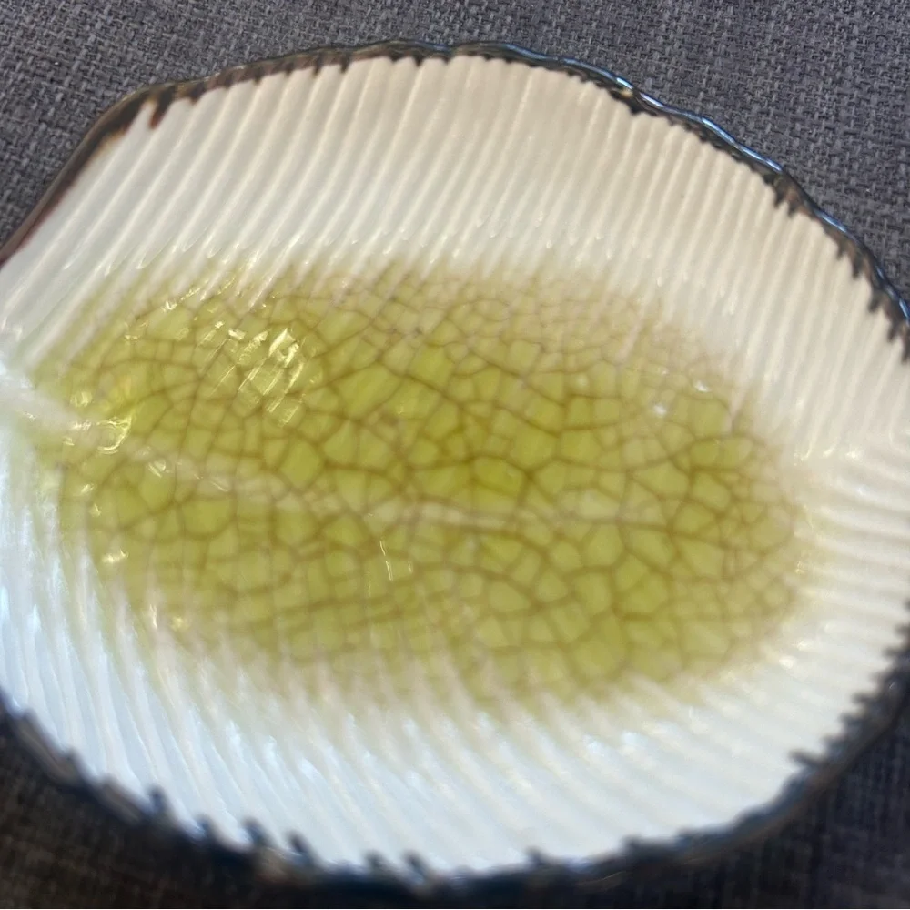 CRATE & BARREL Crackle Glaze Leaf-Shaped Porcelain Jewelry Key Coin Dish#0915253